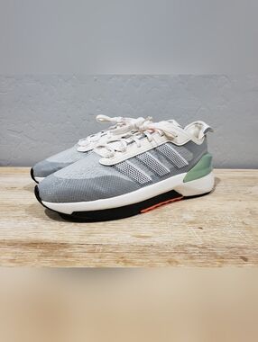 NWOB! ADIDAS Men's Avryn Recycled Materials Sneakers (9) Gray/Green